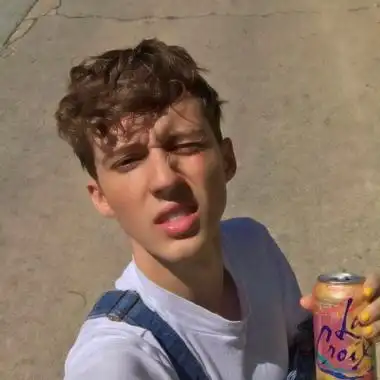 6686体育高级作者Paige