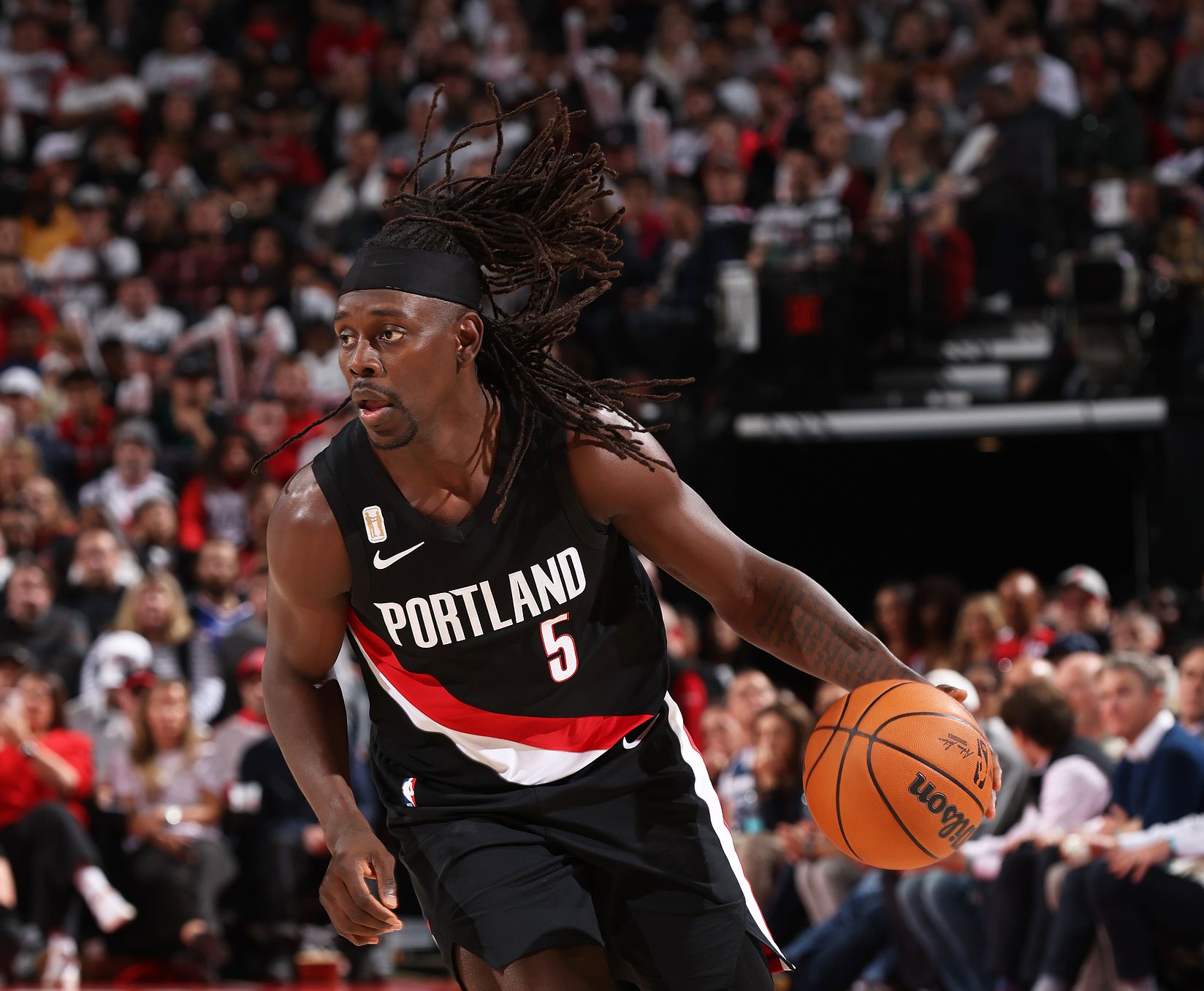 开拓者全队三分球命中率47%，全场命中16记远投