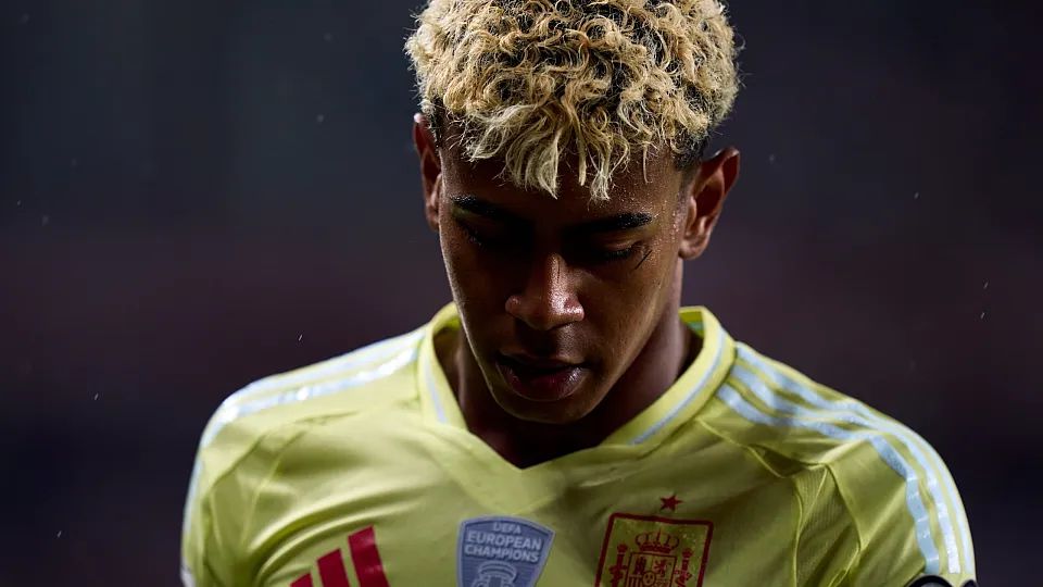 西班牙官方：亚马尔未与队医沟通并接受手术，退出本期国家队