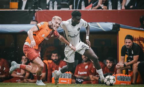 加拉塔萨雷 vs 年少男孩