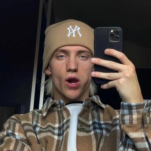 6686体育铜牌作者凭栏听雨