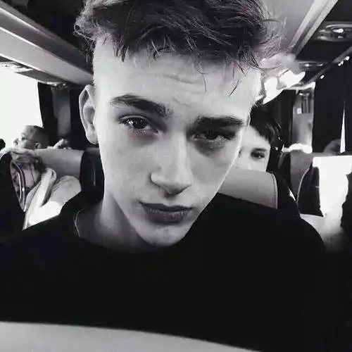 6686体育银牌作者Gwen